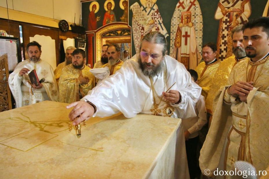 PS Nichifor Botoșăneanul sfințind Biserica din Cerchejeni / Foto: Flavius Popa