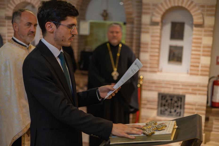 Dr. Emanuel Buta depunând jurământul de credință