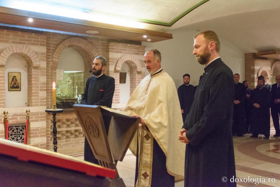 Noii doctori au depus jurământul de credință față de Biserica Ortodoxă în Paraclisul „Ecclesia” / Foto: Mihail Vrăjitoru