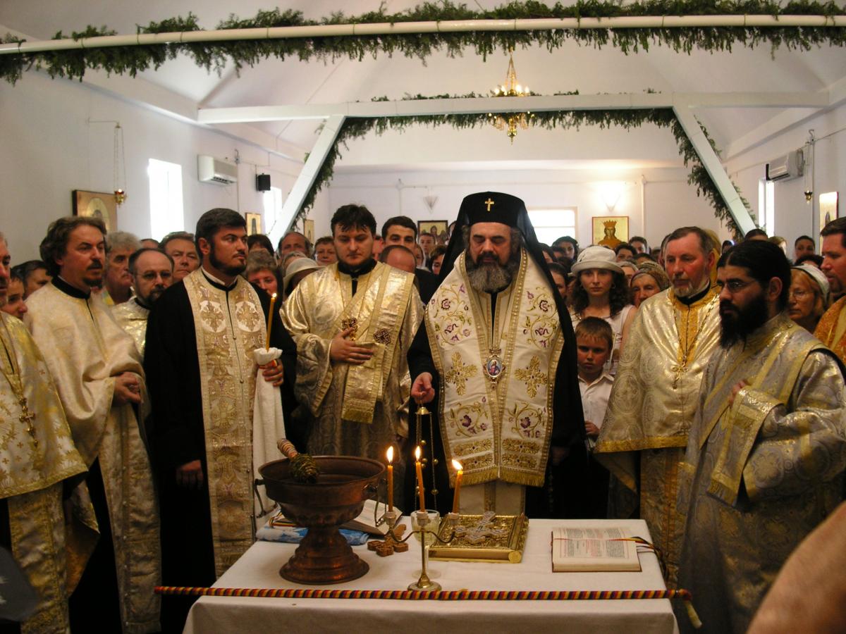 Sfințire paraclis 2004