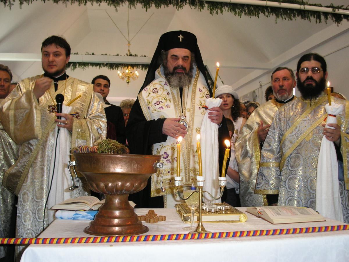 Sfințire paraclis 2004